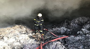 Tekstil fabrikasında çıkan yangın söndürüldü