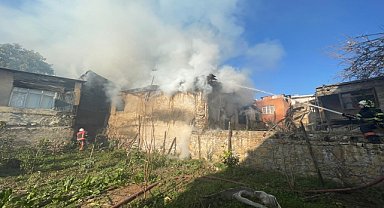 4 ev yanarak kullanılamaz hale geldi