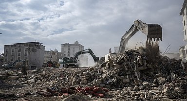 80 binanın enkazının kaldırılmasına başlandı
