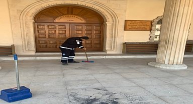 Belediye ekipleri ibadethaneleri temizliyor
