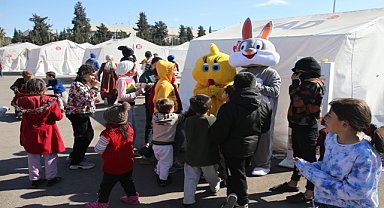 Depremi maskotlarla unutturmaya çalışıyorlar
