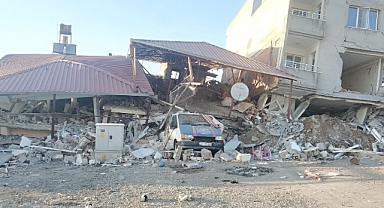 DEPREMİN YARALARI HEP BİRLİKTE SARILIYOR