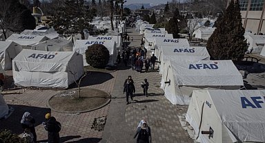 Depremzede çocuklara oyuncaklı destek