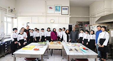 Depremzede öğrenciler için ücretsiz yemek uygulaması