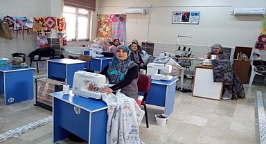 Depremzedeler için uyku tulumu üretiliyor