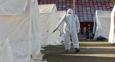 Depremzedelerin yaşam alanları dezenfekte ediliyor