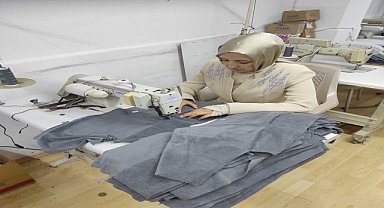 Dikiş makineleri, depremzedeler için durmaksızın çalışıyor