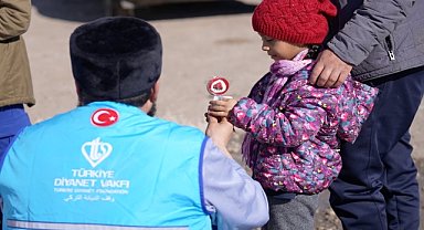 Diyanet Vakfı depremzedelere yardım ediyor