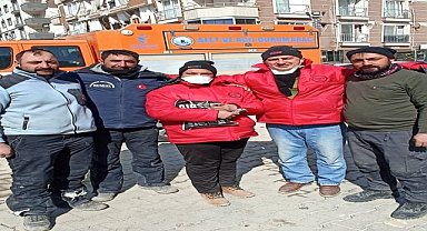 Enkazda bulunan 411 bin lira sahibine teslim edildi
