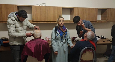 Gönüllü berberler ve kuaförlerden depremzedelere kişisel bakım