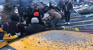 Kahramanmaraş'taki iki enkazdan iki kişi kurtarıldı