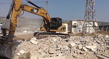 Metruk binaların yıkımı sürüyor