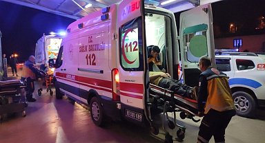 Otomobil ve panelvan çarpıştı: 4 yaralı