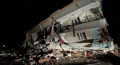 Pazarcık'ta arama kurtarma çalışmaları sürüyor
