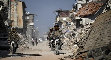 Sokaklar, kros motosikletli özel harekat polislerine emanet