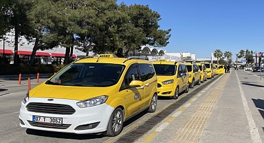 Taksicilerden depremzedelere ücretsiz ulaşım hizmeti