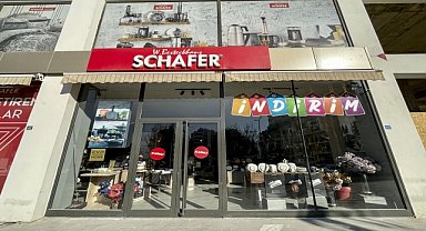 Üünleri sağlam kalan züccaciye mağazası yeniden açıldı
