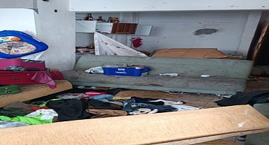 10 katlı apartmandaki daireden 3 kamyon çöp çıktı