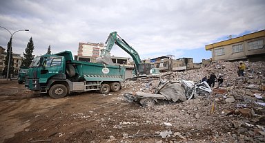 Aciliyet gerektiren binaların yıkım işlemleri sürüyor