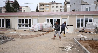 Afetzede esnaf prefabrik çarşıda hizmet verecek