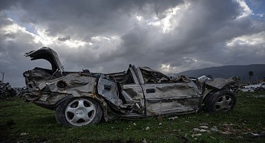 "araba mezarlığı" felaketin boyutunu gözler önüne seriyor