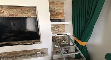 Aranan hükümlü evindeki gizli bölmede yakalandı