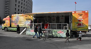 Deprem bölgesinde 80 noktada sıcak çay ikramı