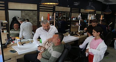 Depremin vurduğu Hatay'da bazı esnaf kepenk açtı