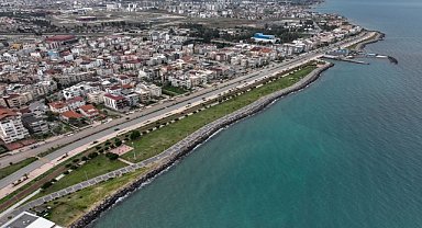 Depremlerin vurduğu İskenderun'da yaralar sarılıyor