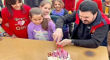 Depremzede Ecrin'e doğum günü kutlaması