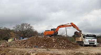 Enkaz kaldırma çalışmaları sürüyor