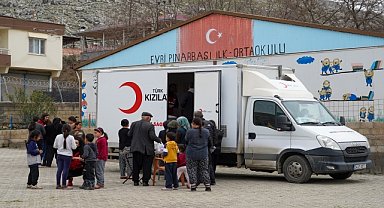 Kırsaldaki depremzedelere mobil sağlık hizmeti