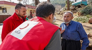 Kızılay depremzede şehit yakınlarını da yalnız bırakmıyor