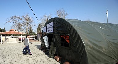 Öğrencilere çadırlarda kurs verilmeye başlandı