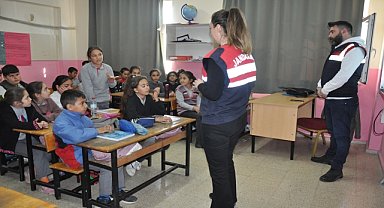 Öğretmen ve öğrencilere güvenli internet eğitimi verdi