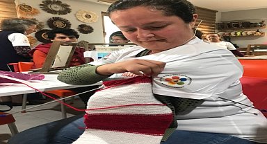 Özel çocuklar depremzede çocukların yüzünü güldürmek için üretiyor