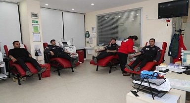Polis ekipleri depremzedelere desteğini sürdürüyor