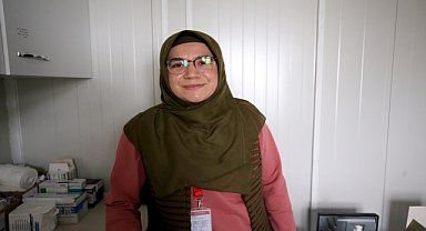Sağlık çalışanları afetzedelere 24 saat hizmet veriyor