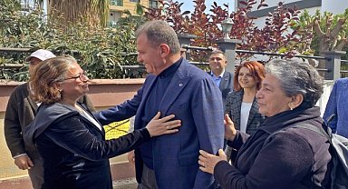 Seçer, yurtta misafir edilen depremzedelerle bir araya geldi