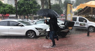 Adana'da sağanak ve dolu etkili oldu