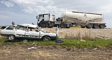 Beton mikseri ile çarpışan otomobildeki 2 kişi öldü