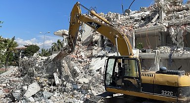 Bina yıkım ve enkaz kaldırma çalışmaları devam ediyor