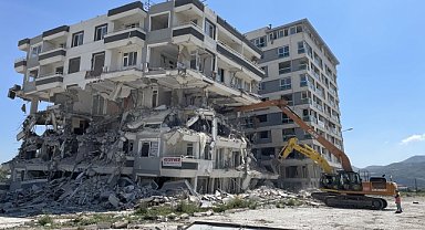 Bina yıkım ve enkaz kaldırma çalışmaları devam etti