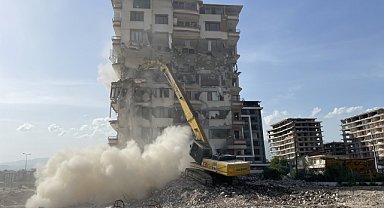 Bina yıkım ve enkaz kaldırma çalışmaları sürüyor