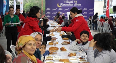 Büyükşehir’den kardeşlik ruhlu iftar yemekleri