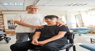 Depremzede İzmir'de yeniden yürümeye başladı