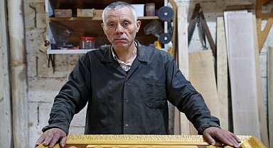 Depremzede kündekari ustası açtığı atölyede çalışıyor