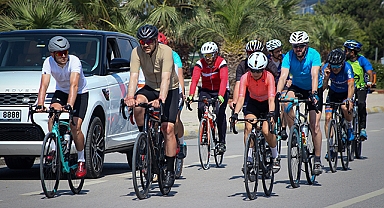 Depremzedeler için İstanbul'dan Hatay'a pedal çevirdiler