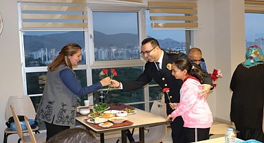 Emniyet Müdüründen depremzede ailelere ziyaret