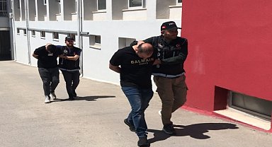 Evlerinde uyuşturucu ve silah ele geçirilen 2 zanlı tutuklandı